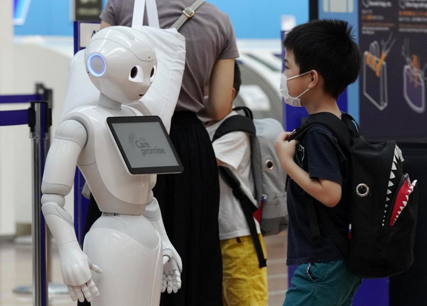 Roboti pomažu autističnoj deci kod socijalnih veština