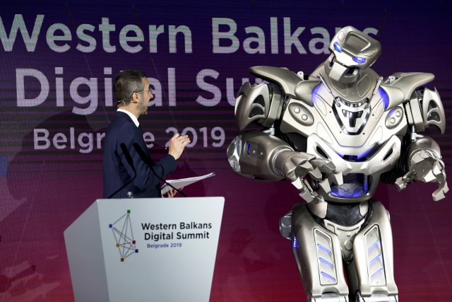 Roboti u Beogradu: Titan i Sofija zvezde Digitalnog samita Zapadnog Balkana VIDEO