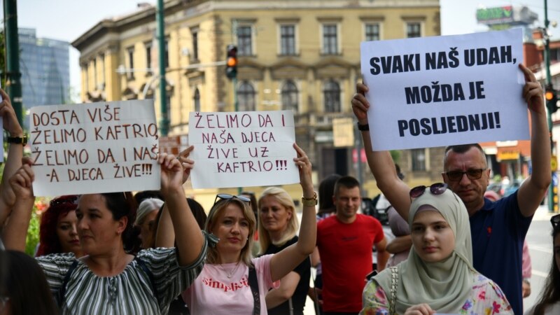 Roditelji na protestima u Sarajevu zatražili lijek za djecu oboljelu od cistične fibroze 