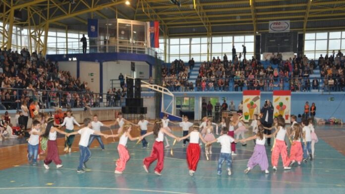 Roditelji ove godine plaćaju učešće dece na maskenbalu u Prokuplju
