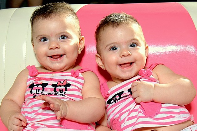 Rođeno 25 beba u jednom danu, među njima tri para blizanaca 