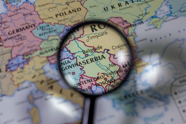 Rojters: Srbija pod pritiskom i Zapada i Rusije