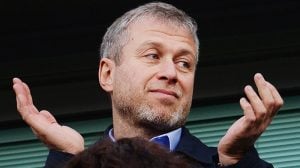 Romanu Abramoviču britanska vlada preti tužbom: “Psi laju, karavani prolaze”