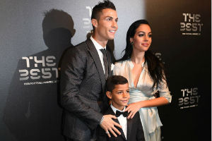 Ronaldo dobio bebu, fotka iz porodilišta srušila net!