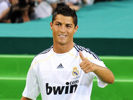Ronaldo se “ČASTIO” za rođendan Bugatijem od 8 mil. EUR