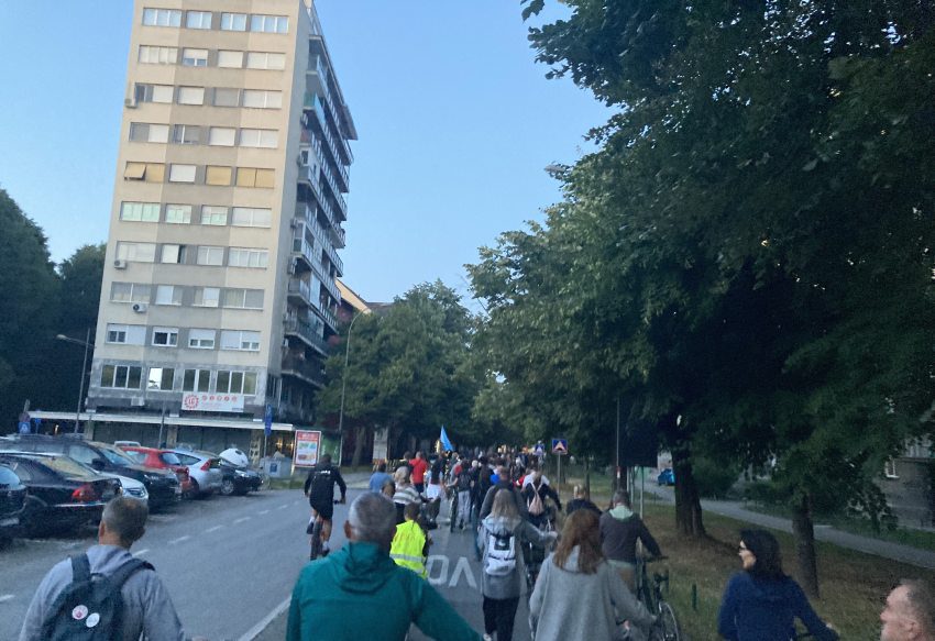 “Ruke su vam krvave”: Novosađani obišli adrese rektora Madića i pokrajinske premijerke Maje Gojković