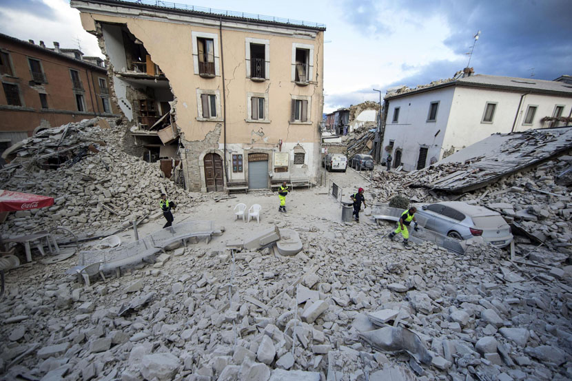 Rumunski par pljačkao oštećene kuće u Italiji