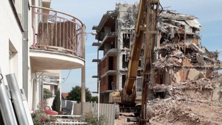Rušenje najtanje zgrade u Beogradu privodi se kraju (FOTO)