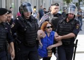Rusija: Policija tukla i hapsila demonstrante FOTO