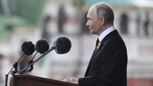 „Rusija će uvek biti nepremostiva prepreka nacizmu i antisemitizmu“: Putin na proslavi Dana pobede u Moskvi, kojoj prisustvuje i Vučić