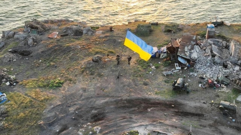 Rusija kaže da je bombardovala Zmijsko ostrvo nakon podizanja ukrajinske zastave