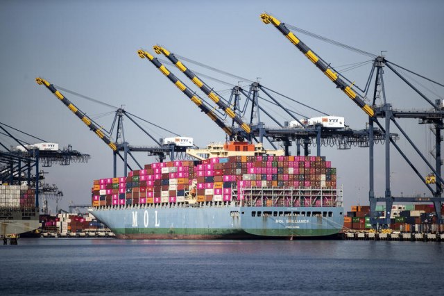 Rusija šalje gigantsku pošiljku: Na brodu 400 kontejnera, sadržaj nepoznat