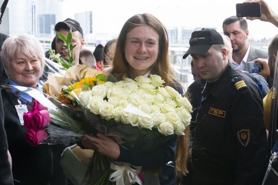 Ruski agent Marija Butina pre roka stigla u Moskvu