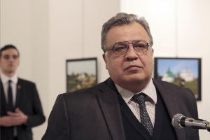 Ruski ambasador ubijen na izložbi u Turskoj - objavljen snimak trenutka pucanja