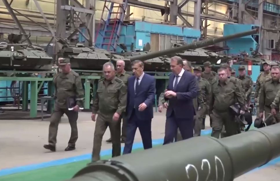 Ruski ministar odbrane pregleda skladišta naoružanja i sprovođenje državnoe odbrambene narudžbine u Omskoj oblasti