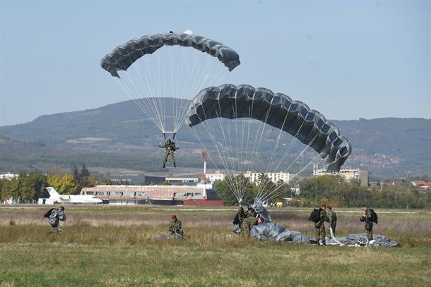 Ruski padobranci stigli u Srbiju na vojnu vežbu