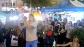 Ruski par uhapšen zbog uličnog performansa sa bebom