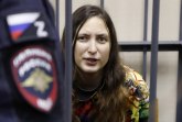 Ruski sud osudio umetnicu na sedam godina zatvora zbog širenja lažnih vesti o ratu