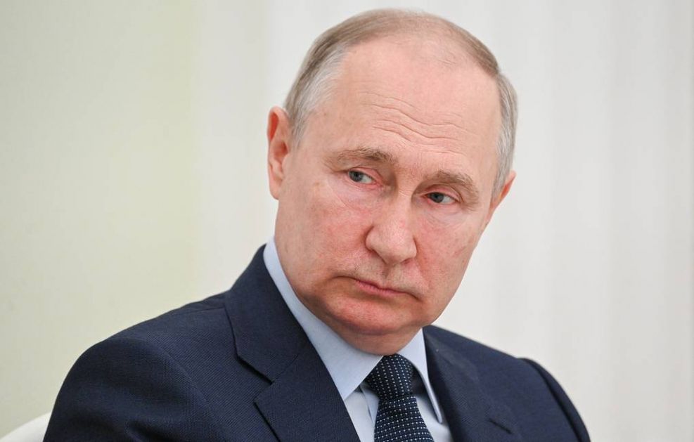 Ruski zvaničnici bi trebalo da se voze u automobilima domaće proizvodnje – Putin