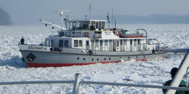 Ruskog ledolomca zarobila oluja kod zapadne obale Norveške