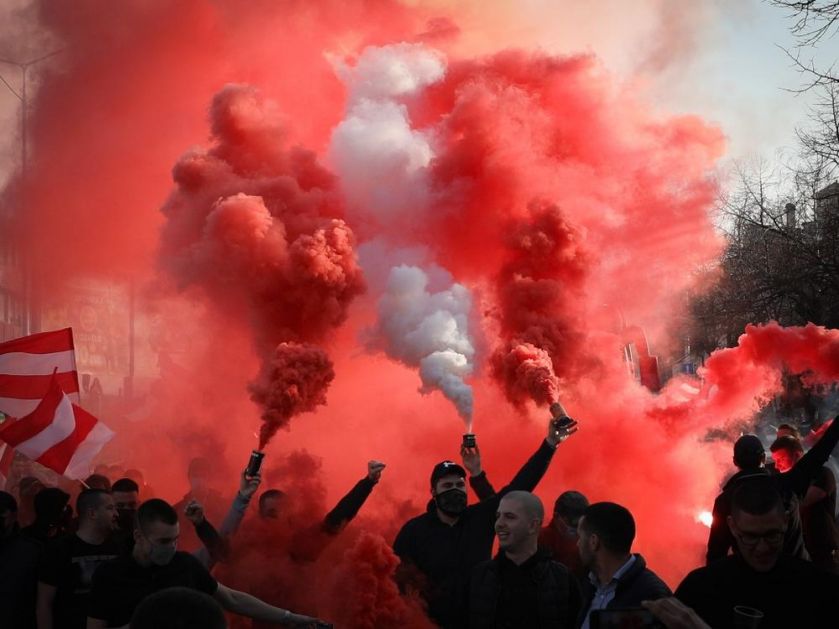 SA SVIH STRANA GORI MARAKANA: Delije bakljadom dočekale fudbalere Zvezde iz Milana VIDEO