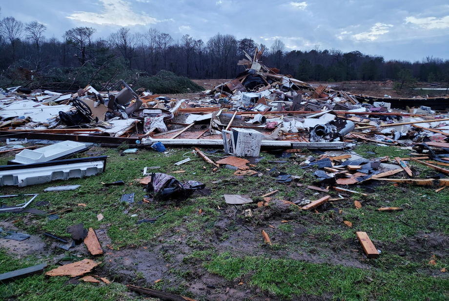 SAD: 11 žrtava oluje, desetine hiljada bez struje
