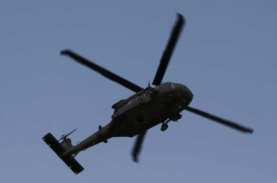 SAD: Helikopter se srušio na auto-put, šestoro poginulo