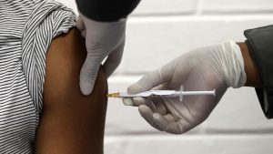 SAD: Najmanje jedna bezbedna vakcina do kraja godine