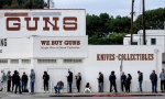 SAD: Prodavnice oružja osnovne radnje, kao apoteke i dućani