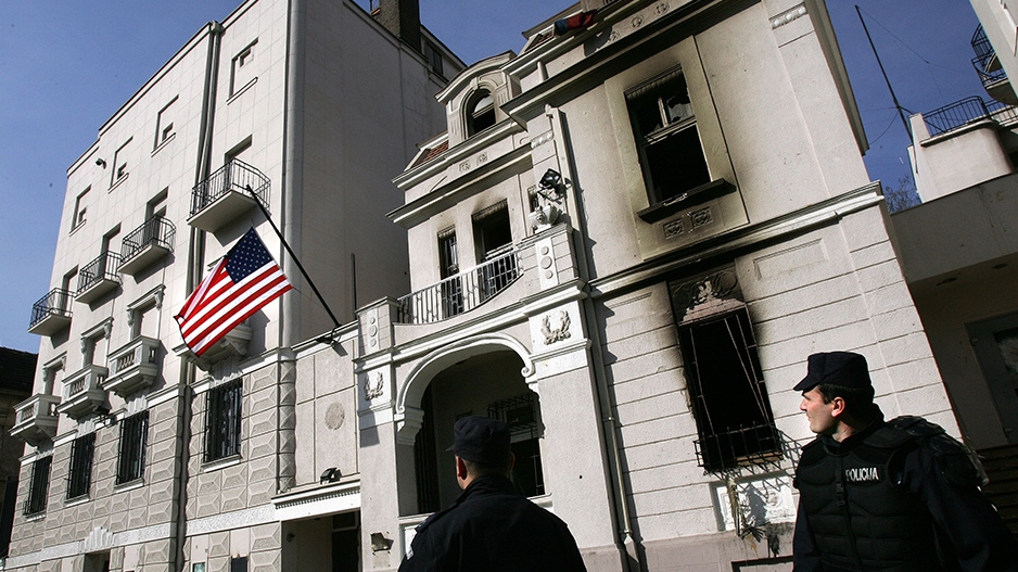 SAD: Slučaj paljenja ambasade opterećuje naše odnose