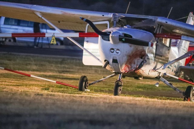 SAD: Srušio se avion na lokalni put; Dvoje poginulo FOTO