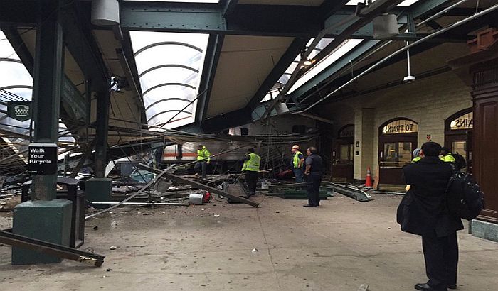 SAD: Voz udario u stanicu, više od 100 povređenih, ima mrtvih