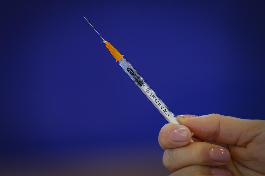 SAD planiraju da doniraju 500 miliona vakcina svetu