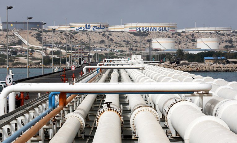 SAD želi potpuno zaustaviti iranski izvoz nafte, Iran prijeti opasnim mjerama