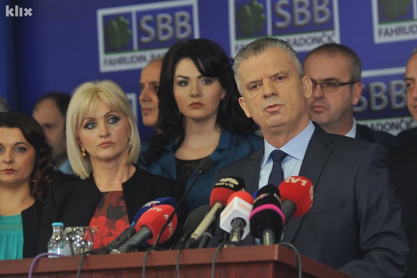 SBB: Izetbegović je rat proveo skriven u sefu, a zbog veleizdaje treba odmah podnijeti ostavku