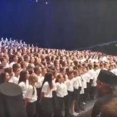 SCENA ZA PONOS SRBIJE: Pogledajte kako je sinoć GRMELO kada su dečica pevala u slavu SVETOG SAVE (VIDEO)