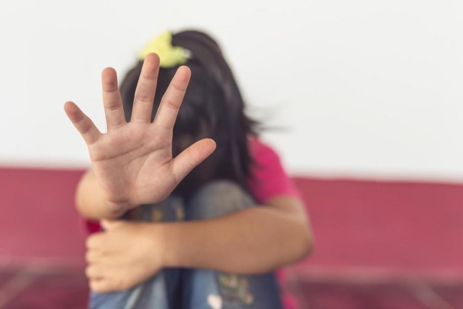 SESTRE SPASENE IZ KUĆE HORORA: Dijana i Anja su bile toliko gladne da su jele tapete, majka je pare trošila na alkohol!