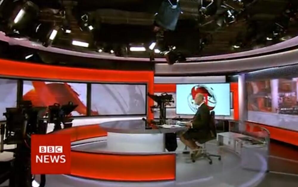 SEVNULE NOGE: Voditelj BBC-a uhvaćen kako čita vesti bez pantalona, na najtopliji dan godine u Britaniji