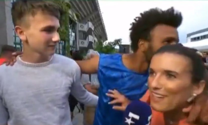 SKANDAL NA ROLAN GAROSU: Teniser napastvovao novinarku pred kamerama! (VIDEO)
