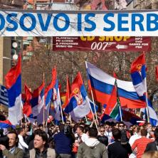 SKANDAL U SRCU SEVERNE MITROVICE! Zbog posete lažnog ministra Svečlje, Kurtijeva policija uklonila zastavu Srbije