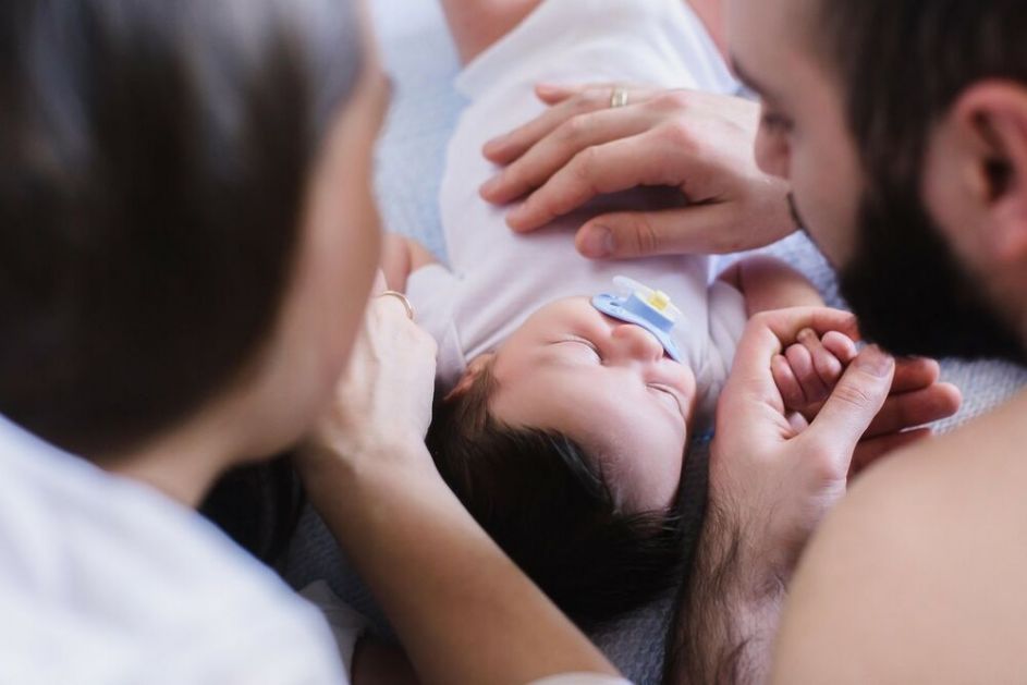 SKANDAL U SRPSKOM DOMU ZDRAVLJA Beba gorela od temperature, doktorka ODBIJLA da je pregleda: Roditelji u šoku zbog njenog IZGOVORA