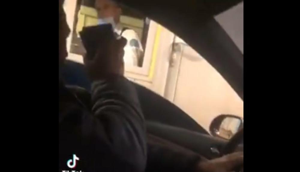 SKANDALOZAN SNIMAK OSVANUO NA TIK TOKU: Vozač umesto putarine samo pokazao službenu legitimaciju (VIDEO)