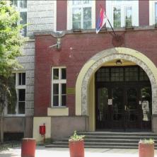SKANDALOZNO! DA LI SU BLOKADERI U BEČEJU UZROKOVALI PAD PLAFONA U GIMNAZIJI?