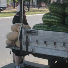 ISTINITA PRIČA SA NOVOG BEOGRADA: Prodavac lubenica otkrio tajnu ovog voća koja će vas RASPLAKATI!