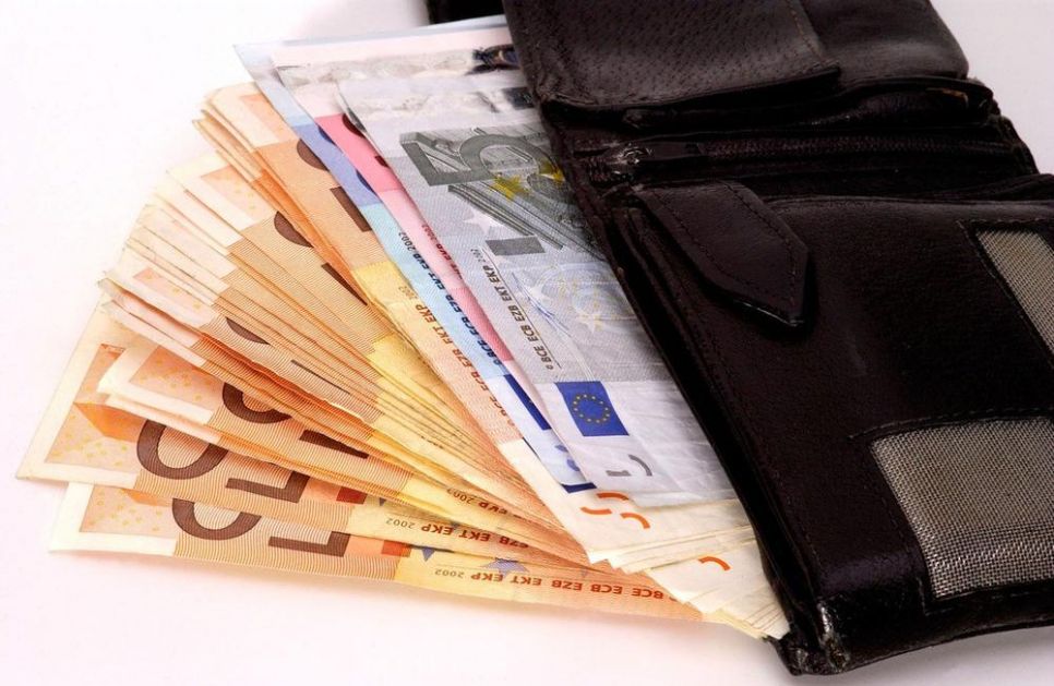 SLOVENCIMA DOBRO IDE: Prosečna plata bila čak 1.122 evra