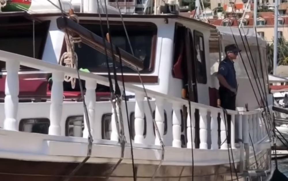 SLUČAJ TROVANJA ITALIJANA KOD HVARA: Uhapšeni vlasnik broda i kapetan, a vazduh na jedrenjaku je još TOKSIČAN