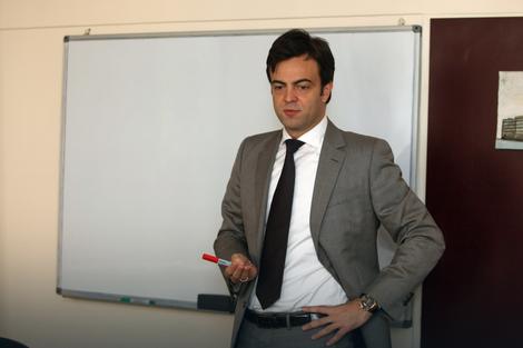 SMENIO GA VUČIĆ, ZAPOSLIO ZAEV Bivši direktor EPS postao savetnik makedonskog premijera?