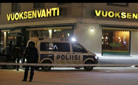 VIDEO KRVOPROLIĆE U FINSKOJ: Snajperom ubio političarku i dve novinarke dok su izlazile iz restorana
