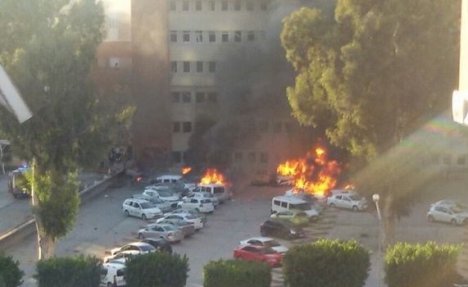 SNAŽNA EKSPLOZIJA NA JUGU TURSKE: Raznet automobil guvernera Adane, 2 poginula, 16 povređenih! 