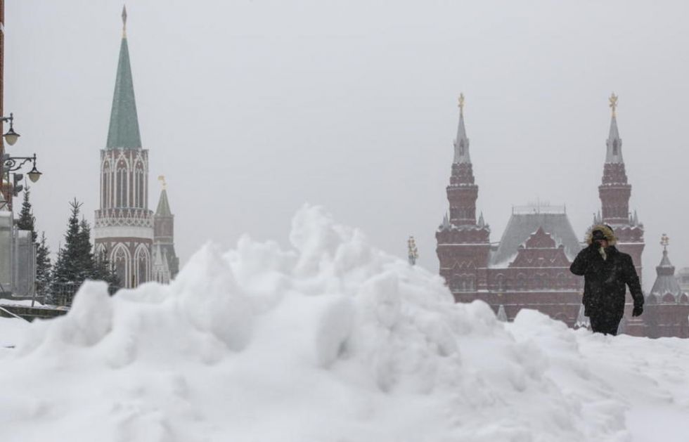SNEŽNA APOKALIPSA U MOSKVI: Za dan palo više od trećine mesečne količine padavina! Već ima 40 cm snega (VIDEO)
